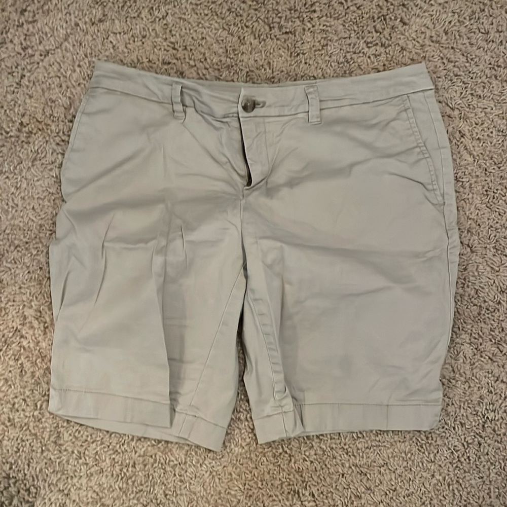 Ladies/women’s faded glory beige/khaki shorts, size 10